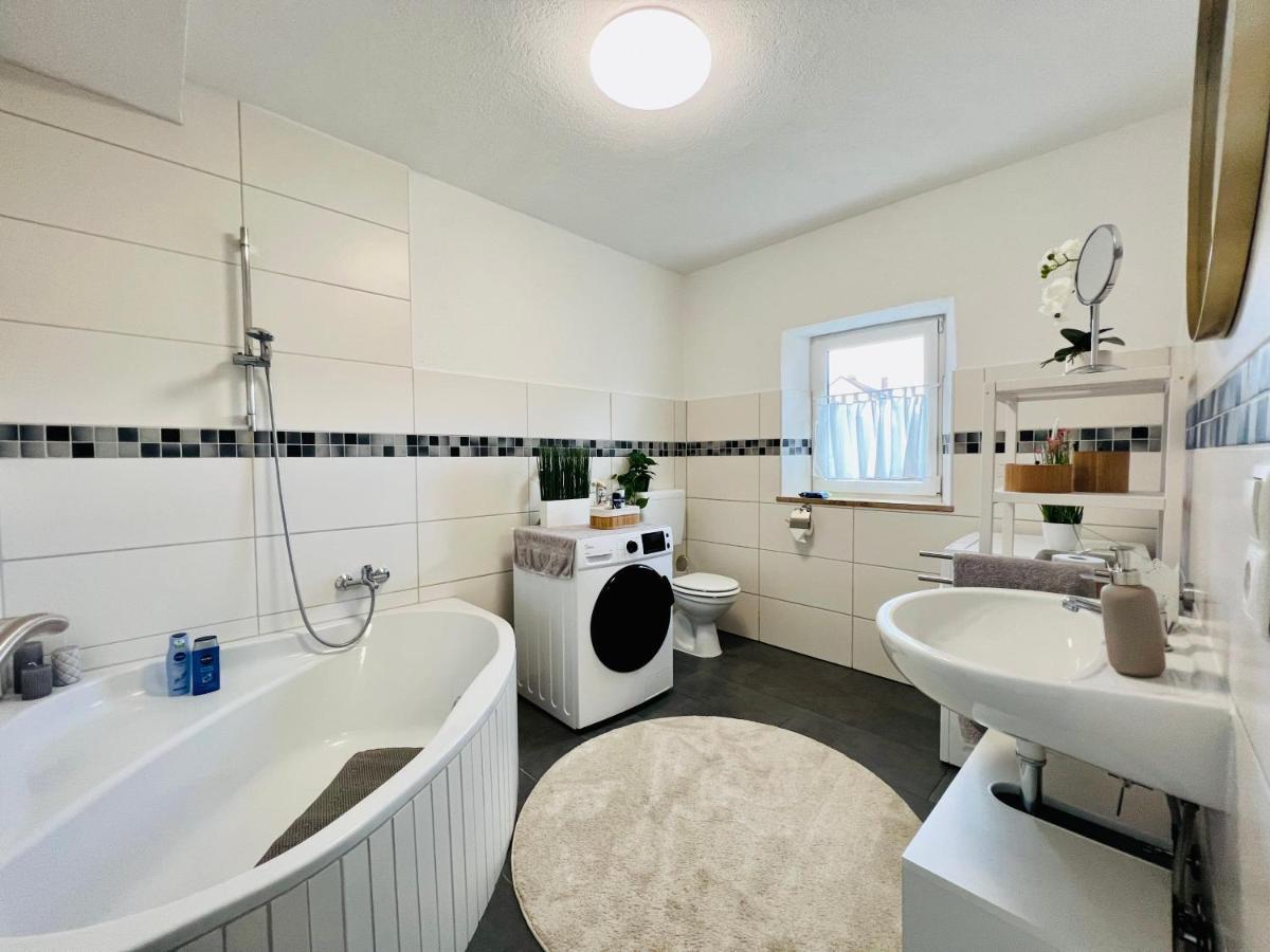 Ferienwohnung - Laendliche Atmosphaere, Geraeumig, Mit Arbeits- Und Parkplatz, Kueche, Netflix, Perfekt Fuer Gruppen Bad Staffelstein Exteriér fotografie